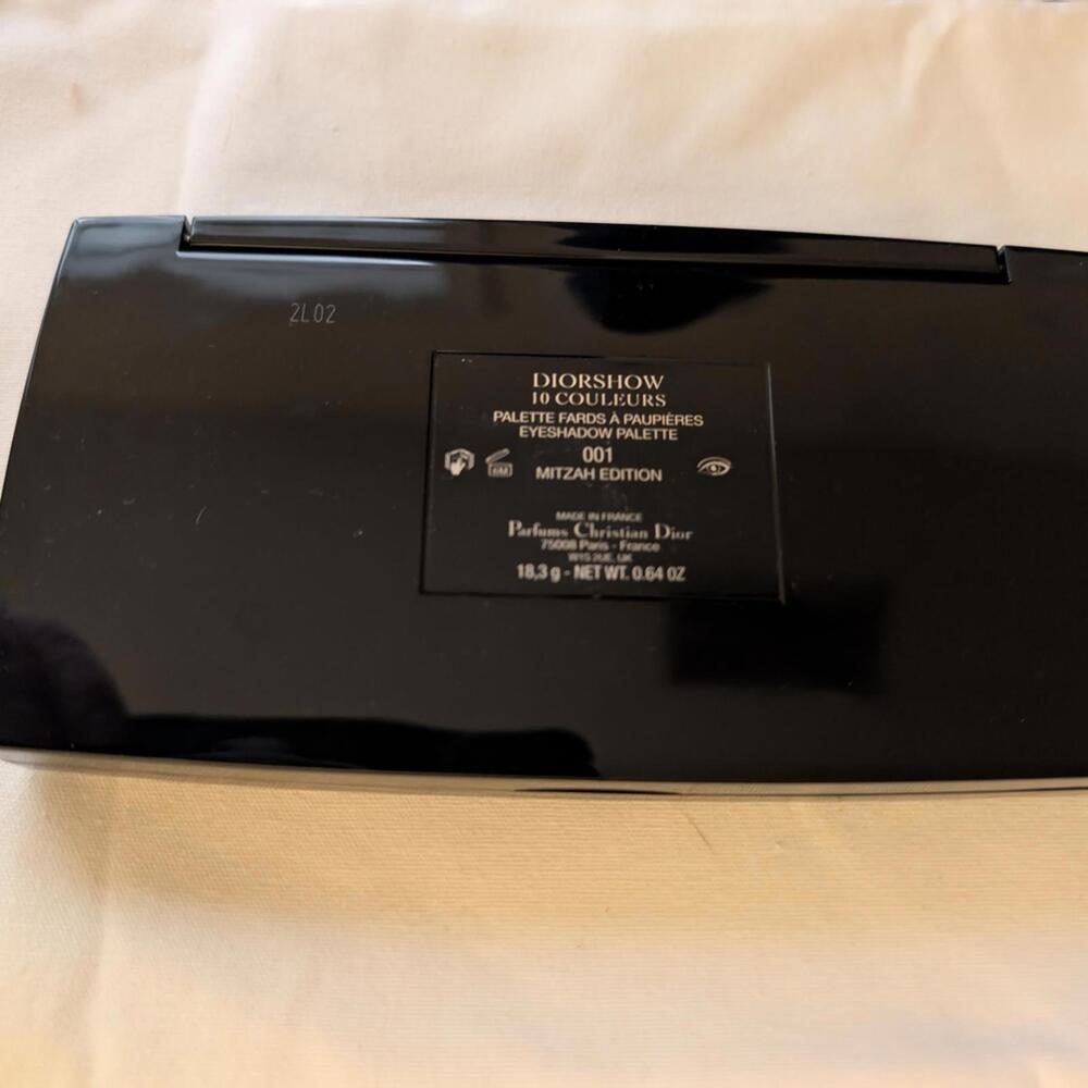 Dior Pink and Red Eyeshadow Palette Luxurious Makeup - Picture 2 of 4